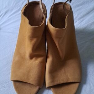 Corso Como Gailie Heels Size 7 Cognac EUC